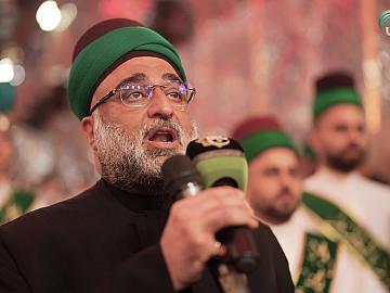 موكب السادة خدمة العتبتين المقدستين يجددون العهد والولاء للإمام الحسين (عليه السلام) في ليلة استشهاده