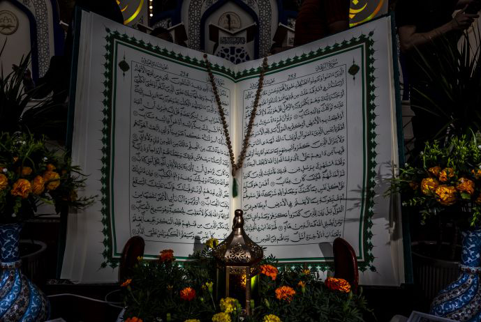 بداية نزول القرآن الكريم